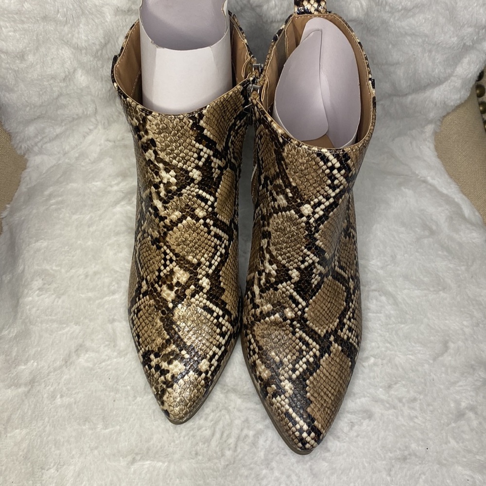 Snake Pattern Boots - Picture 3 of 6